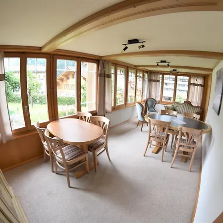 לינה וארוחת בוקר First *